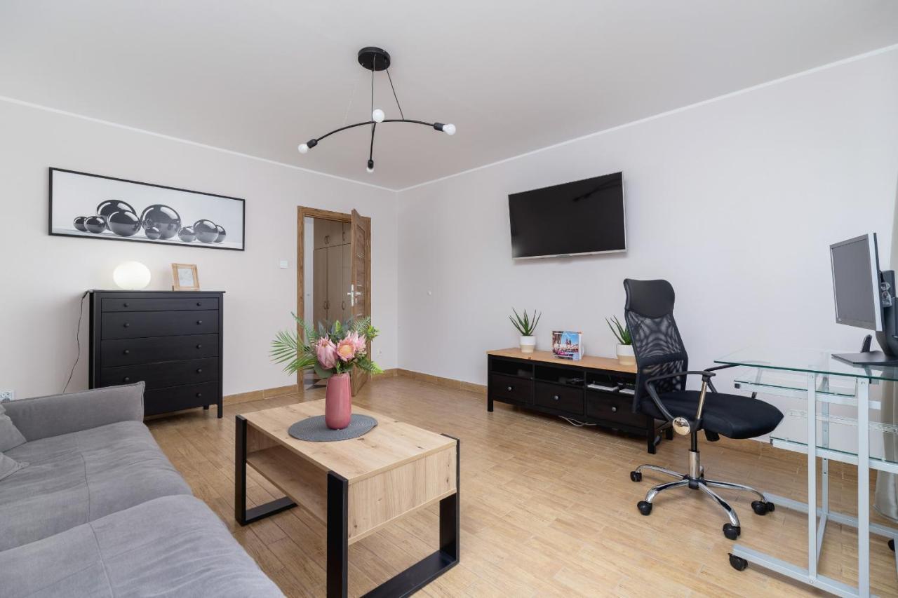 Pleasant Apartment With Terrace Cracow By Noclegi Renters Krakow Ngoại thất bức ảnh
