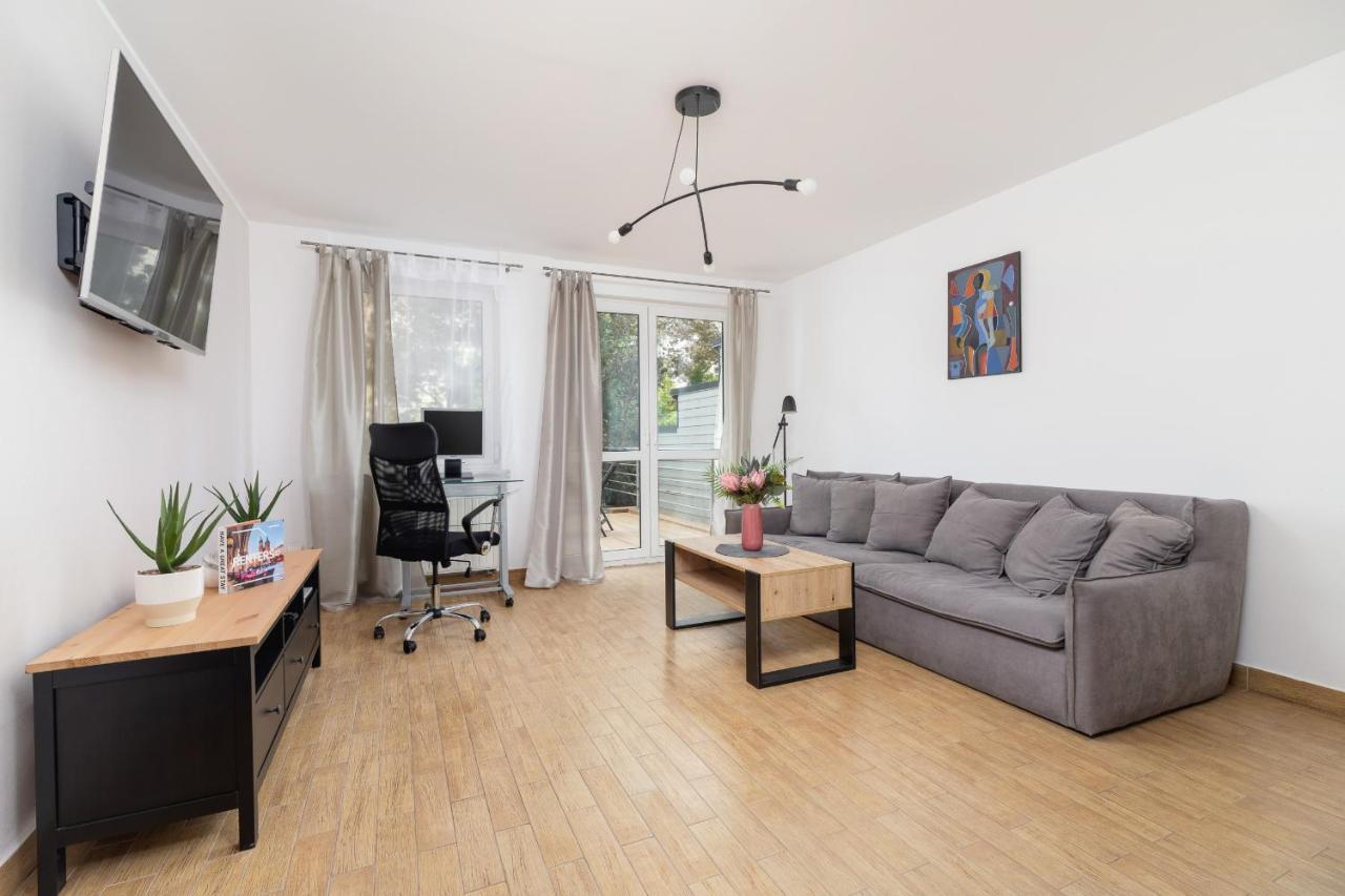 Pleasant Apartment With Terrace Cracow By Noclegi Renters Krakow Ngoại thất bức ảnh