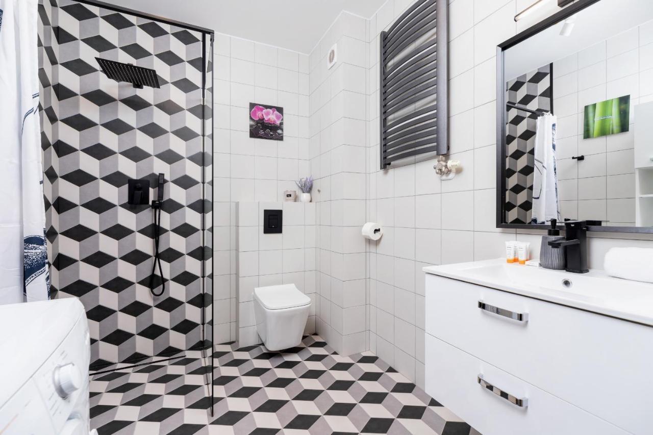Pleasant Apartment With Terrace Cracow By Noclegi Renters Krakow Ngoại thất bức ảnh
