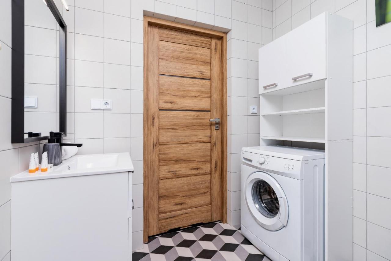 Pleasant Apartment With Terrace Cracow By Noclegi Renters Krakow Ngoại thất bức ảnh